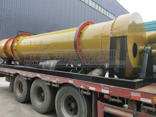 發(fā)往老撾的兩套&Phi;1000&times;7米的雞糞烘干機裝貨現(xiàn)場